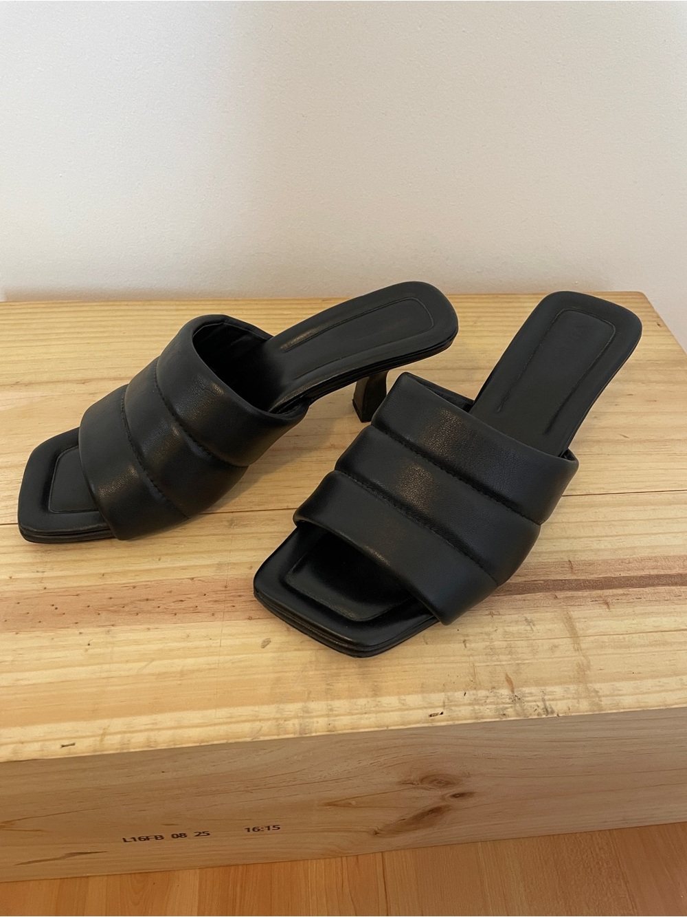 Vince Ciel Leather Mule Sandals size 8.5